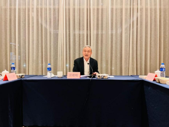 姚乐野指出,座谈会上洋溢着浓浓的校友情和殷殷的母校意,校友与母校是